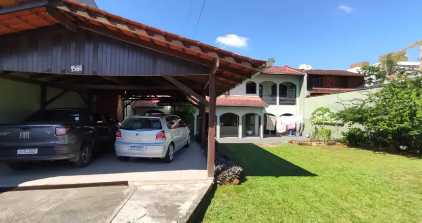 Casa com 3 quartos à venda na Rua Rocha Pombo, 1566, Iririú, Joinville