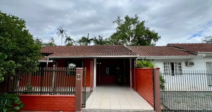 Uma linda casa plana à venda no bairro vila nova - joinivlle sc