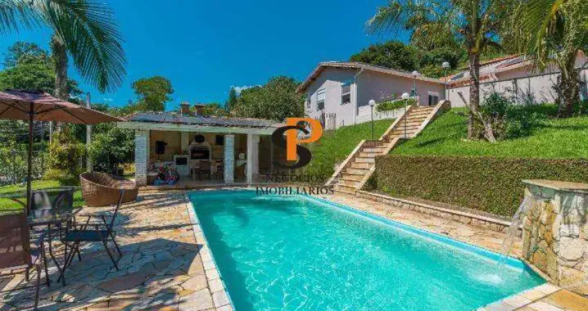CASA ESPAÇOSA COM ÁREA DE LAZER COMPLETA À VENDA