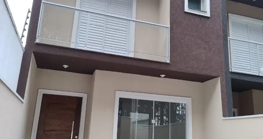 Maravilhoso sobrado - novo - 3 dormitórios (1 suíte com sacada), garagem para 2 carros e quintal em brás cubas