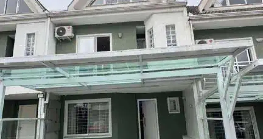 Sobrado em condomínio fechado no bairro atuba — completamente mobiliado e decorado