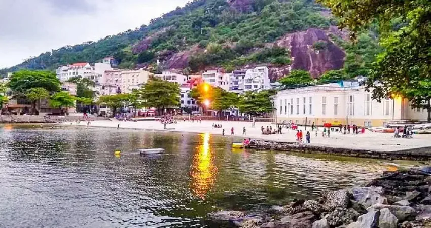 Linda cobertura na urca com 5 dormitórios, 3 suítes, vista impressionante e 4 vagas cobertas !  !!!