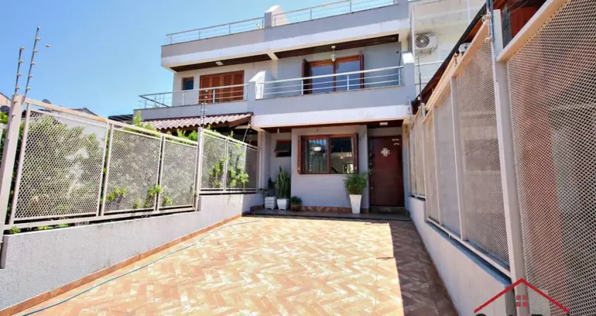 Casa com 3 quartos à venda na Rua Heitor Kramer, 294, Guarujá, Porto Alegre