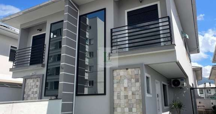 Sobrado 3 dormitórios, sendo 1 suíte por R$ 520.000,00 Barra do Aririú