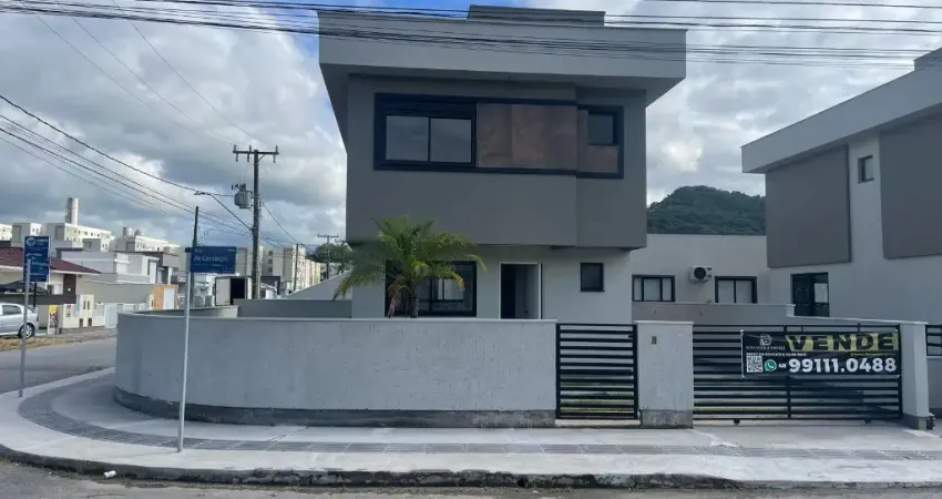 Casa com 3 quartos à venda na Rua Salézio Beltrame, 1, Bela Vista, Palhoça