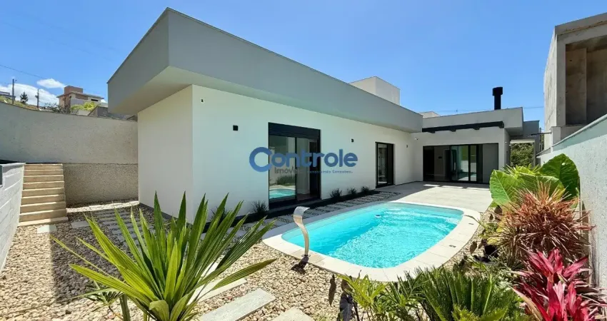 Casa com 03 dormitórios sendo 02 suítes no condomínio vista da pedra