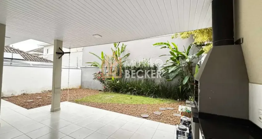 Casa 320m² em condomínio com 4 quartos para alugar - Bairro Urbanova