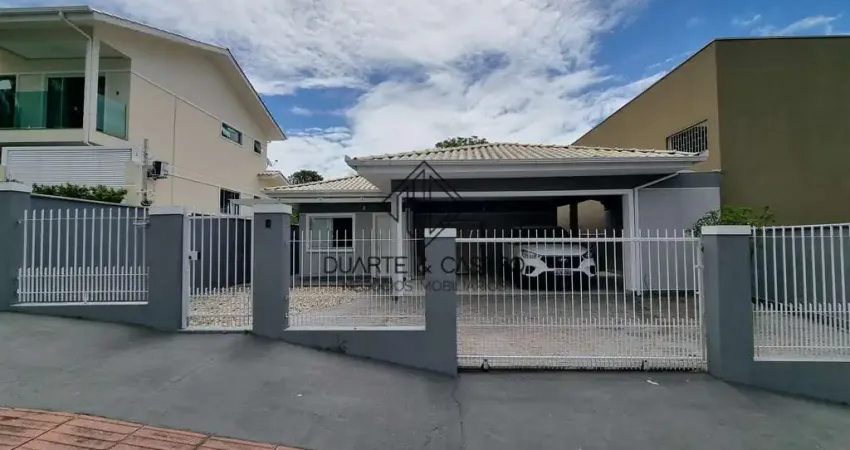 Casa à venda em região privilegiada na Forquilhinhas – São José/SC.