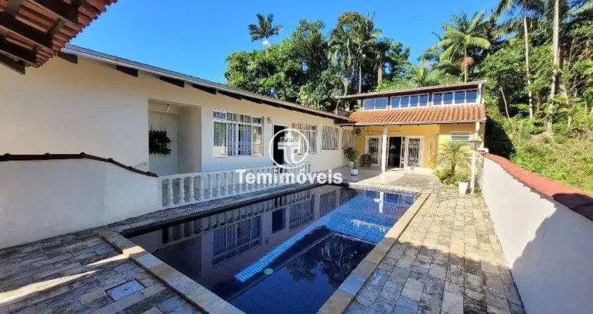 Casa para Venda em Joinville, América, 4 dormitórios, 1 suíte, 3 banheiros, 2 vagas