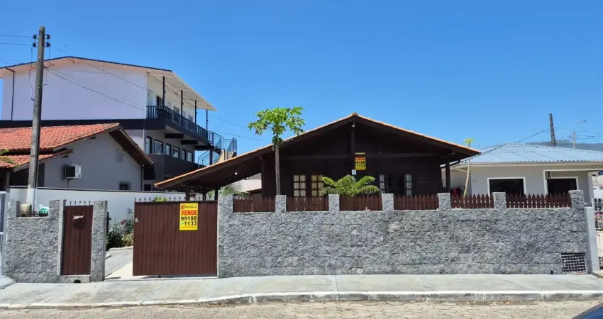 Casa com 3 quartos à venda na Rua Erondina Stefanes Iachitzki, 76, Prado de Baixo, Biguaçu