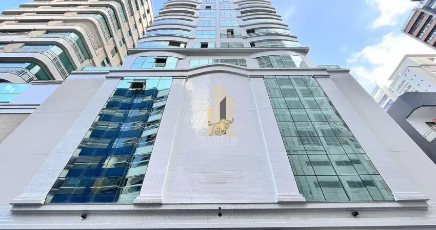 Apartamento 3 Suítes na Meia Praia