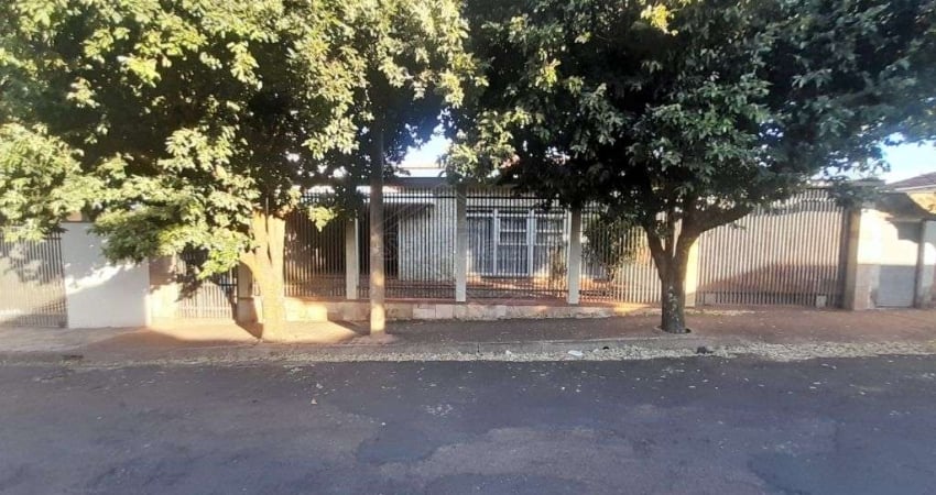 Casa com 3 quartos para alugar no Centro, Araraquara 