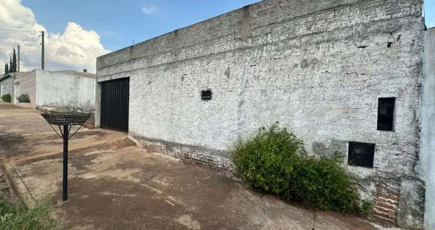 Casa com 2 quartos, quintal e 4 vagas de garagem – av. abel americo fontinelli de oliveira, araraquara/sp