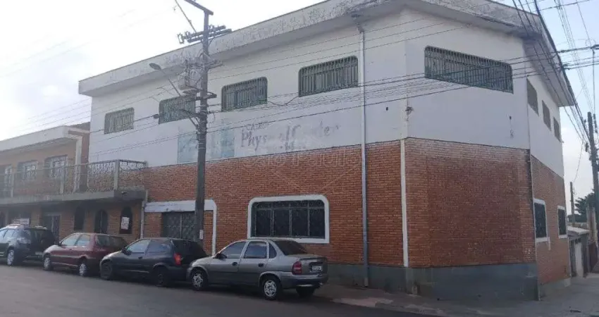 Imovel residencial e comercial de esquina, em americo brasiliense.  otima localizacao.