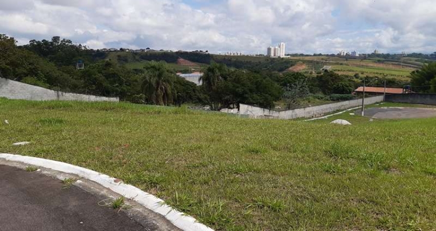TERRENO EM DECLIVE NO CONDOMÍNIO ALTOS DA QUINTA