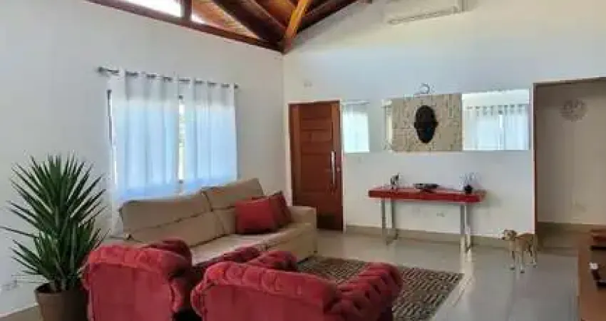 CASA TÉRREA EM CONDOMÍNIO FECHADO NUM TERRENO DE 1434,54M²
