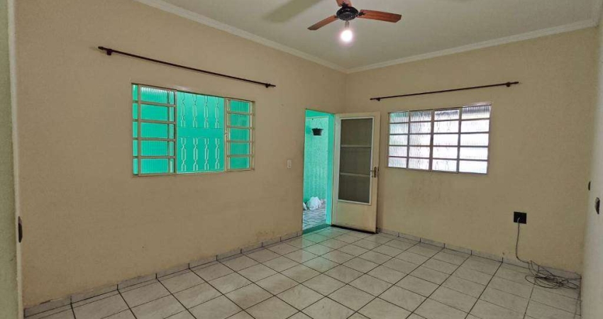 CASA TÉRREA DE 2 DORMITÓRIOS PARA ALUGAR NO FLAMBOYANT