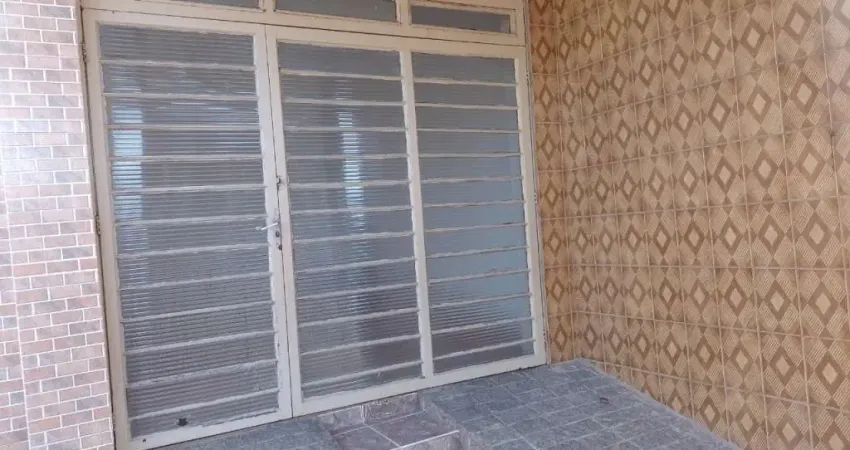Oportunidade única: Casa à venda no Jd. Santa Lúcia em Campinas-SP! 2 quartos, 3 salas, 2 banheiros, 4 vagas de garagem, 200,00 m² de área. Venha conferir!