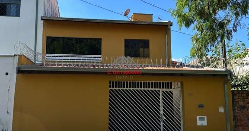 Casa à venda no Parque Residencial Vila União - Campinas-SP: 3 Quartos, 2 Salas, 2 Banheiros, 2 Vagas de Garagem - 130m²
