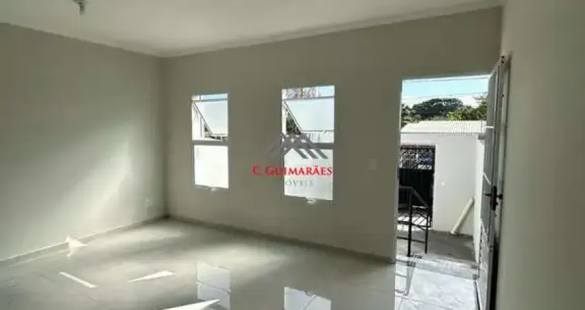 Casa à venda no Jardim São Judas Tadeu em Campinas-SP: 3 quartos, 1 suíte, 1 sala, 2 banheiros, 2 vagas de garagem.