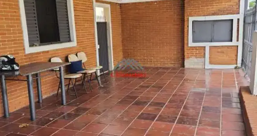 Casa à venda no Jd. Garcia em Campinas-SP: 5 quartos, 2 salas, 2 banheiros, 3 vagas de garagem, 234 m². Excelente localização!