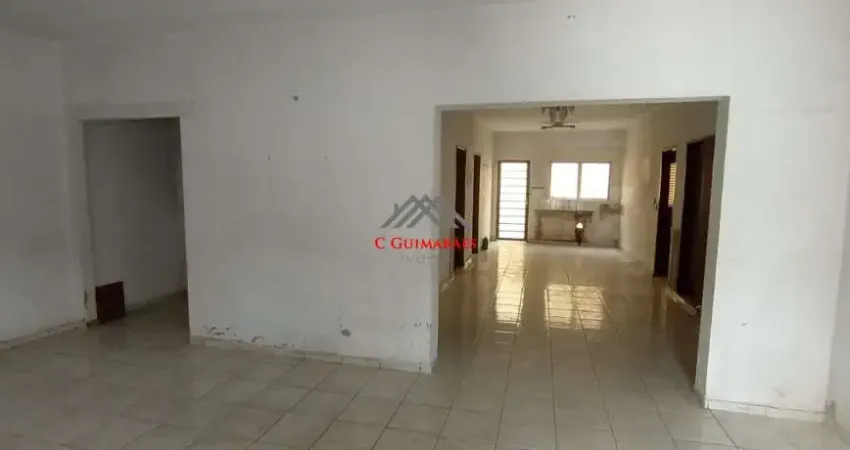 Casa de Luxo com 4 Quartos no Jardim das Bandeiras em Campinas-SP: 3 suítes, 3 salas, 250m², 4 vagas de garagem.