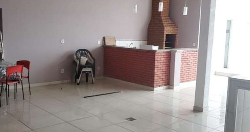 Imperdível: Casa à venda no Jardim Santa Lúcia em Campinas-SP! Espaçosa e confortável, com 4 quartos, 1 suíte, 2 salas, 3 banheiros e 4 vagas de garagem.