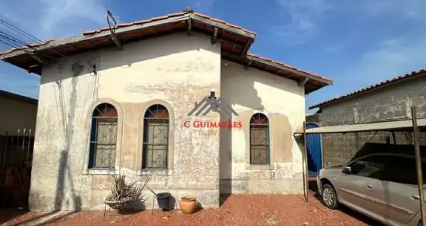 Casa à venda em Campinas-SP: 4 quartos, 1 suíte, 3 banheiros, 4 vagas. Localização privilegiada no Jardim Garcia.