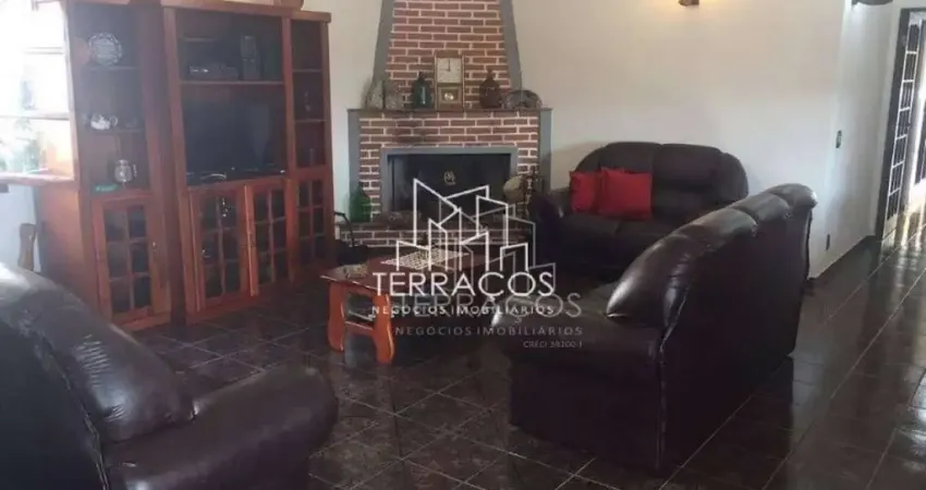 CASA TODA AVARANDADA COM MAGNÍFICA VISTA À VENDA NO CONDOMÍNIO ITAEMBÚ EM ITATIBA SP.