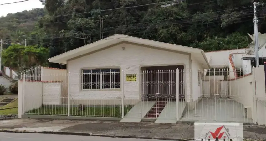 Casa com 3 quartos para alugar na Rua Gama Cruz, Vila Cruz, Poços de Caldas