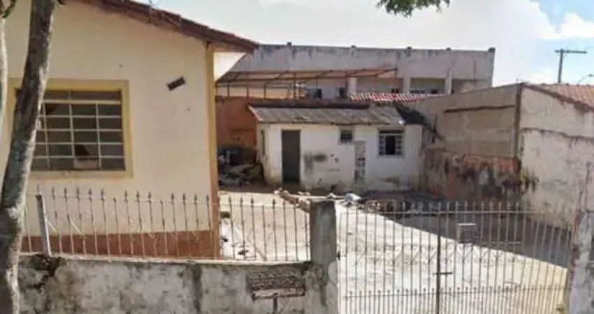 Casa à venda no bairro Jardim Kennedy - Poços de Caldas/MG