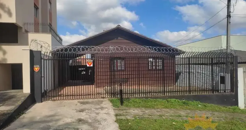 Vendo casa 03 dormitórios localizada no Bairro Tingui &#x2013; Curitiba