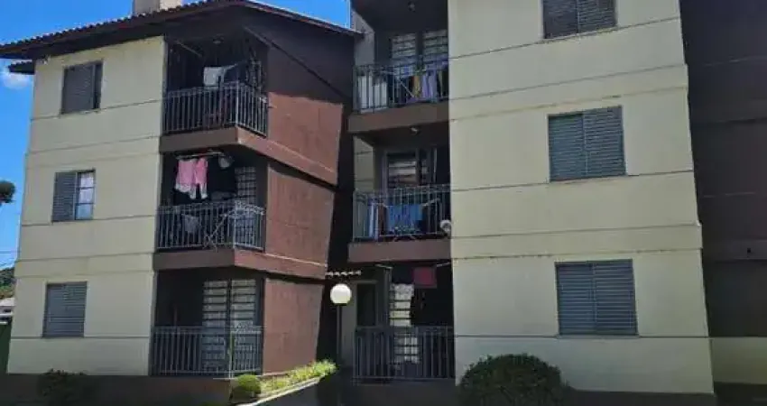 Apartamento térreo com 2 dormitórios, sacada e churrasqueira à venda, no bairro pinheirinho,