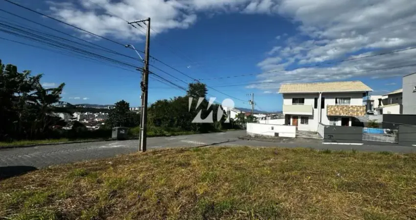 Terreno de Esquina com 292m² - Bela Vista