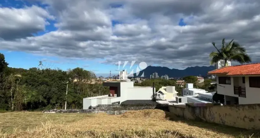 Terreno à venda na Avenida dos Lagos, 416, Pedra Branca, Palhoça