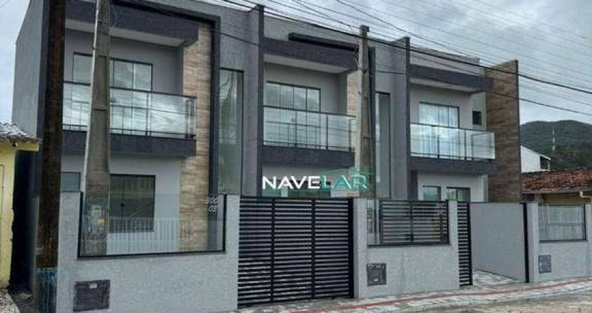 Lindo sobrado com 2 dormitórios no bairro gravatá em Navegantes