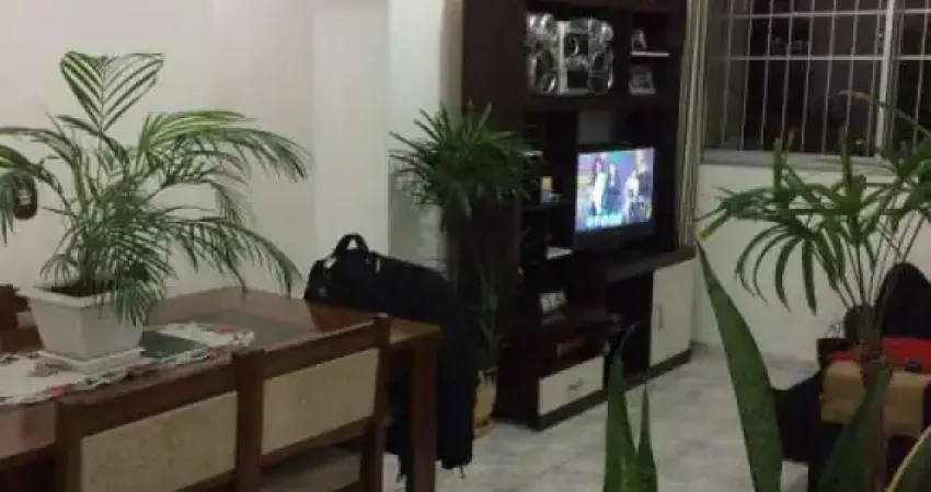 APARTAMENTO REPLETO DE ARMÁRIOS, NO MELHOR DA VILA SANTA CATARINA !