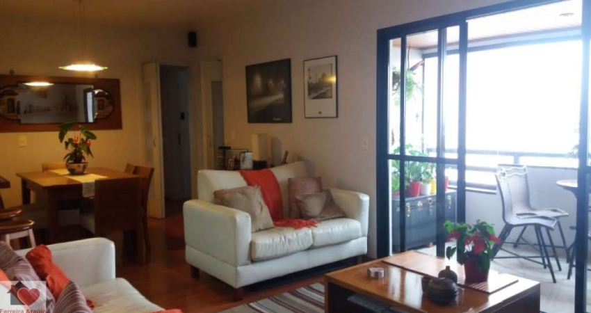 CONFORTÁVEL APARTAMENTO REPLETO DE ARMÁRIOS NO MELHOR DA VILA MASCOTE !