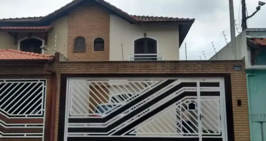 SOBRADO COM FINO ACABAMENTO, TRÊS SUÍTES NO MELHOR DA VILA MARARI.