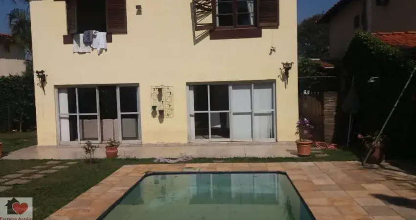 Sobrado com Piscina em condomínio - Interlagos