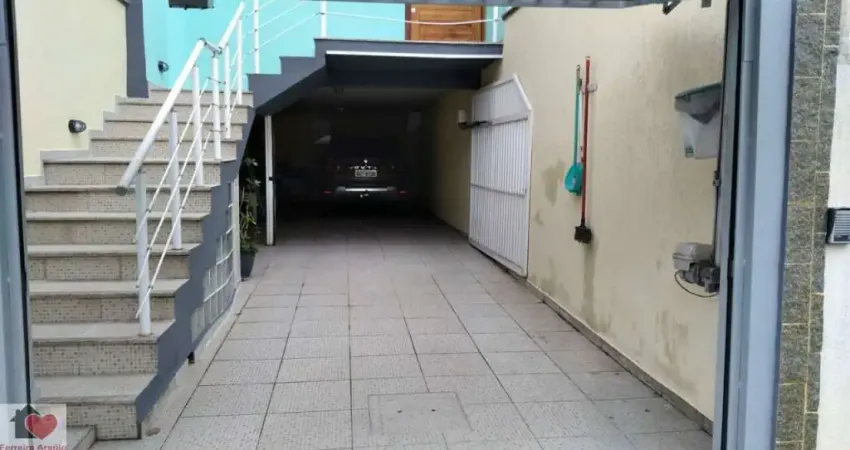 SOBRADO COM FINO ACABAMENTO  NA REGIÃO DA CUPECÊ.