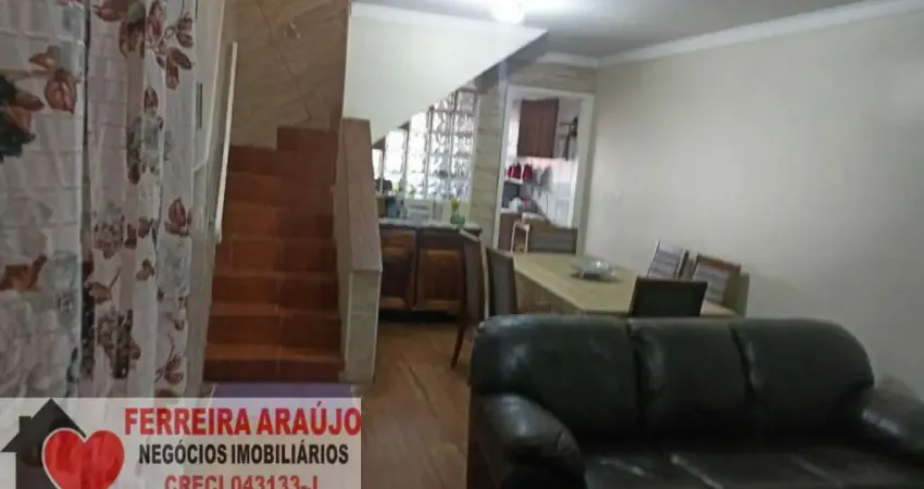 SOBRADO NA RUA JOSÉ NEVES, PRÓXIMO A TODO O COMÉRCIO,