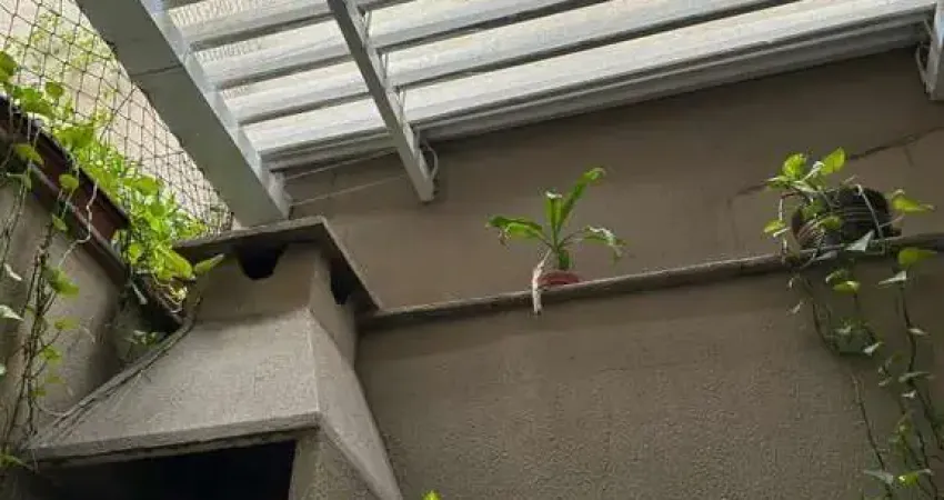 CASA EM CONDOMÍNIO FECHADO NO MELHOR DA VILA SANTA CATARINA!