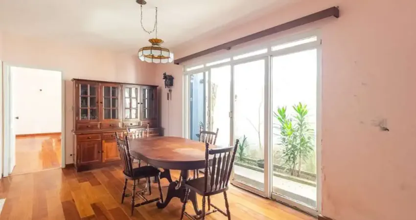 Vila Alexandria, Casa, 4 Quartos, 1 suíte, 2 vagas, 307m² à Venda R$ 1.100.000,00.