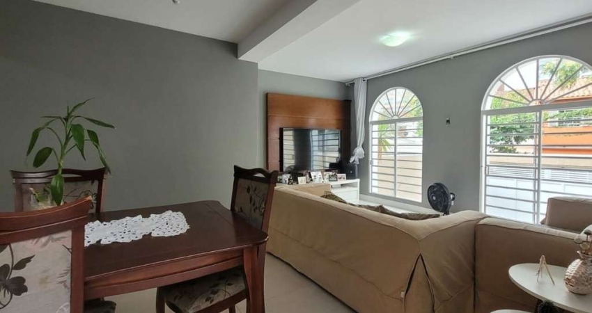 CASA COM 03 DORMITÓRIOS, 02 VAGAS DE GARAGEM NO JARDIM PRUDÊNCIA!