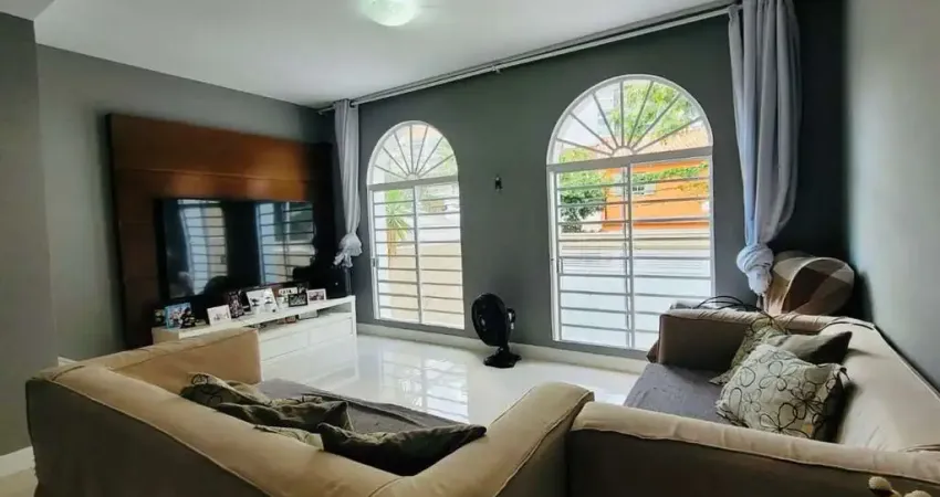 CASA COM 03 DORMITÓRIOS, 02 VAGAS DE GARAGEM NO JARDIM PRUDÊNCIA!