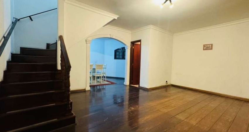 Casa Espaçosa no Jardim Cidália, Próximo à Av. Cupecê.