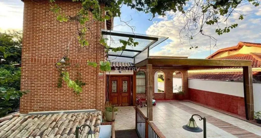 Casa à venda com 4 dormitórios sendo 3 suítes, integrado a natureza muita privacidade em condomínio fechado as margens da rodovia a 25 minutos de SP.