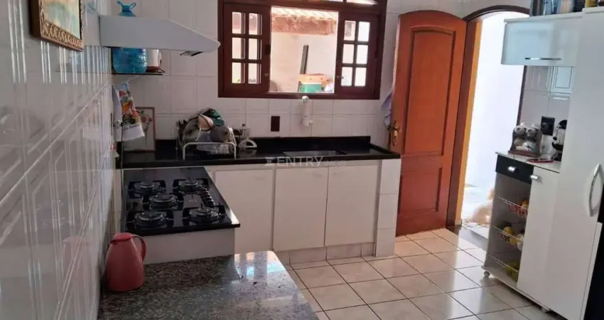 Casa ( Sobrado) à Venda,Centro de  Várzea Pta, SP : 3 dormitórios (1 suite ) vaga coberta. ACEITA PERMUTA  POR APARTAMENTO EM JUNDIAI (SP)