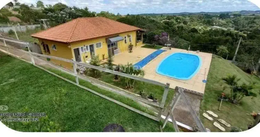 Chácara á venda em Jarinu com 2.100m²,piscina,garagem coberta para 5 carros,valor venda 830.000,00.